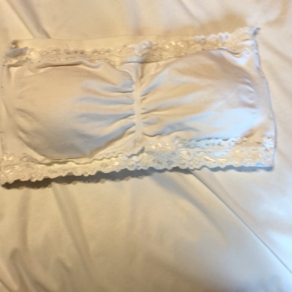 Lacey strapless bra
